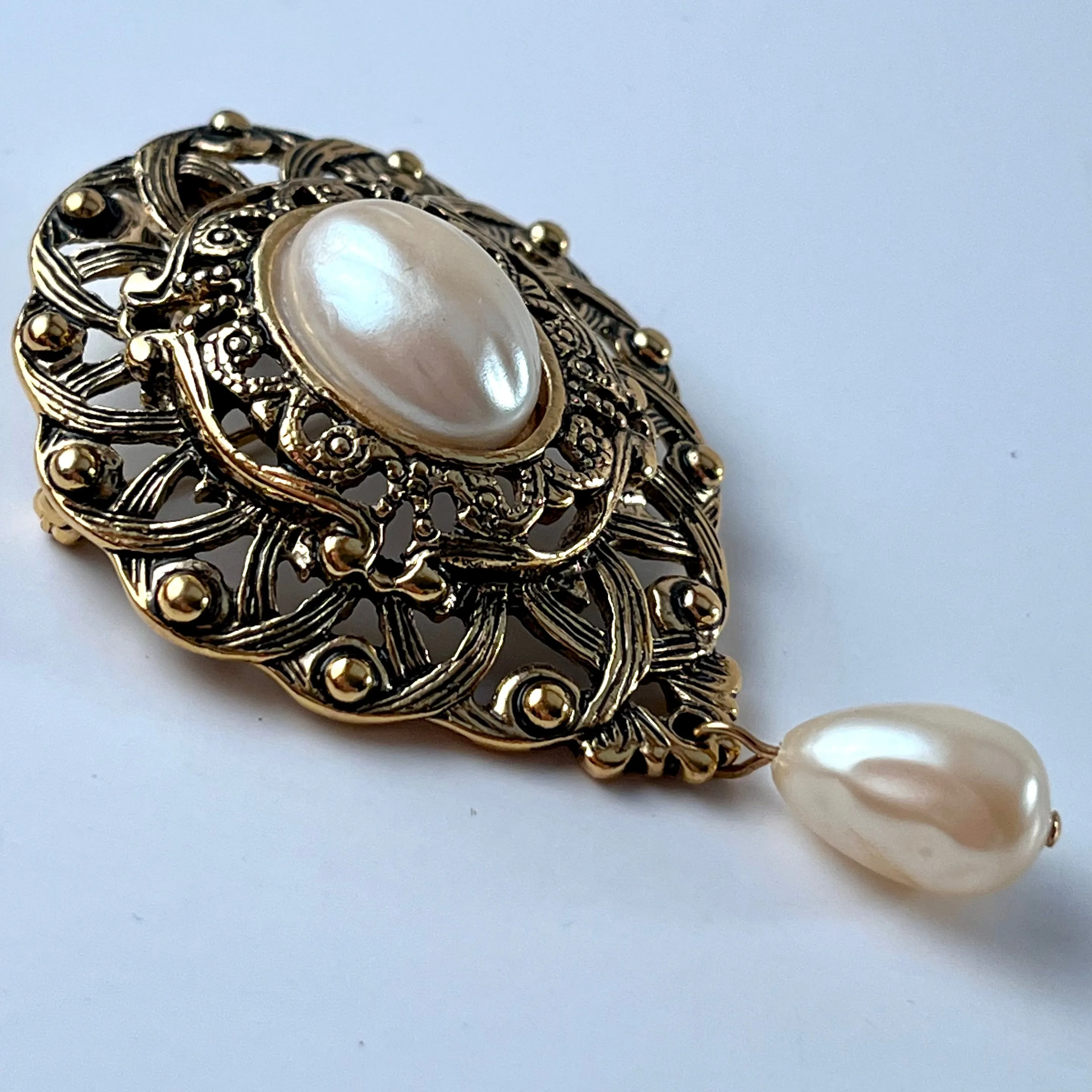 1990 Avon Romantic Interlude Brooch/ Pendant
