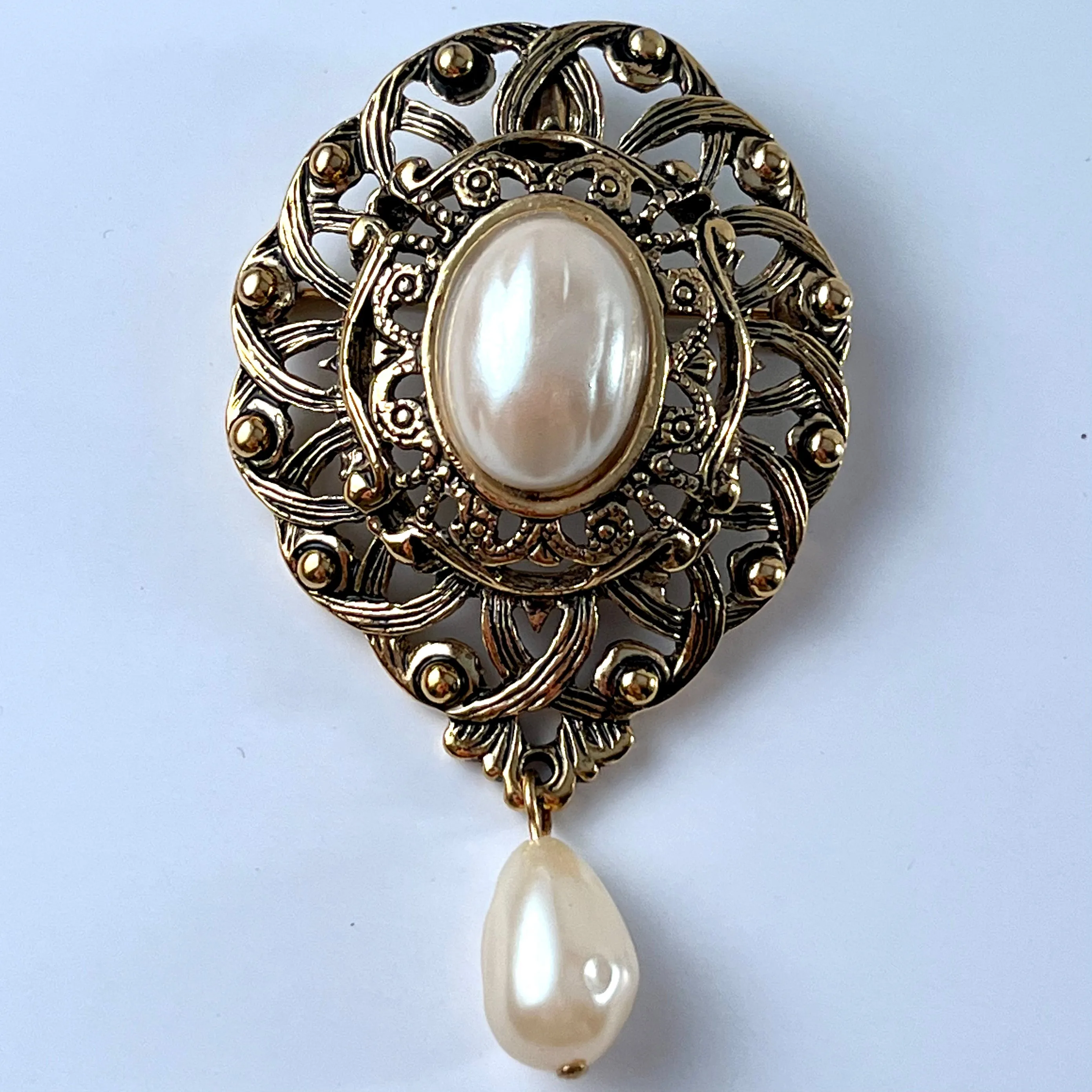 1990 Avon Romantic Interlude Brooch/ Pendant
