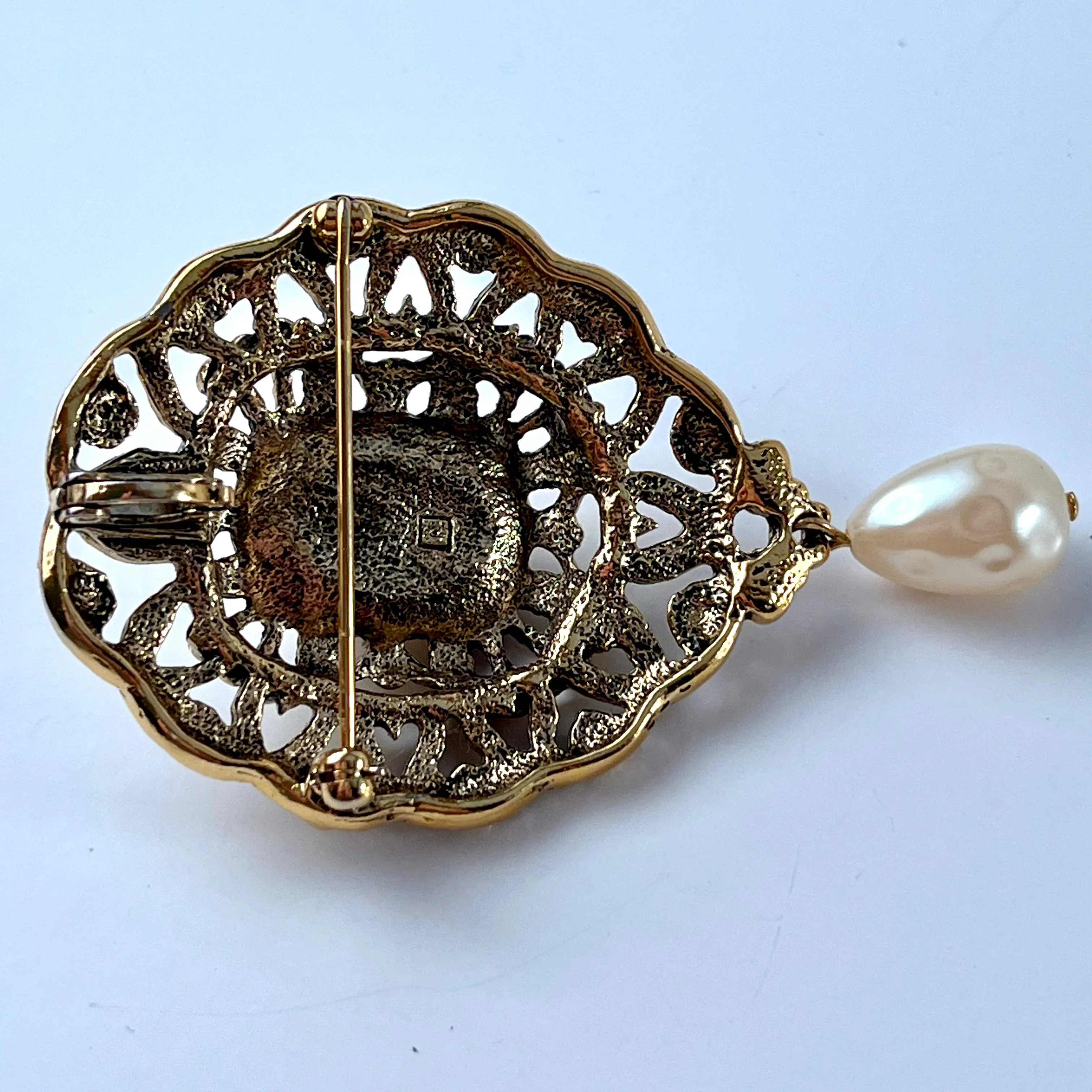 1990 Avon Romantic Interlude Brooch/ Pendant