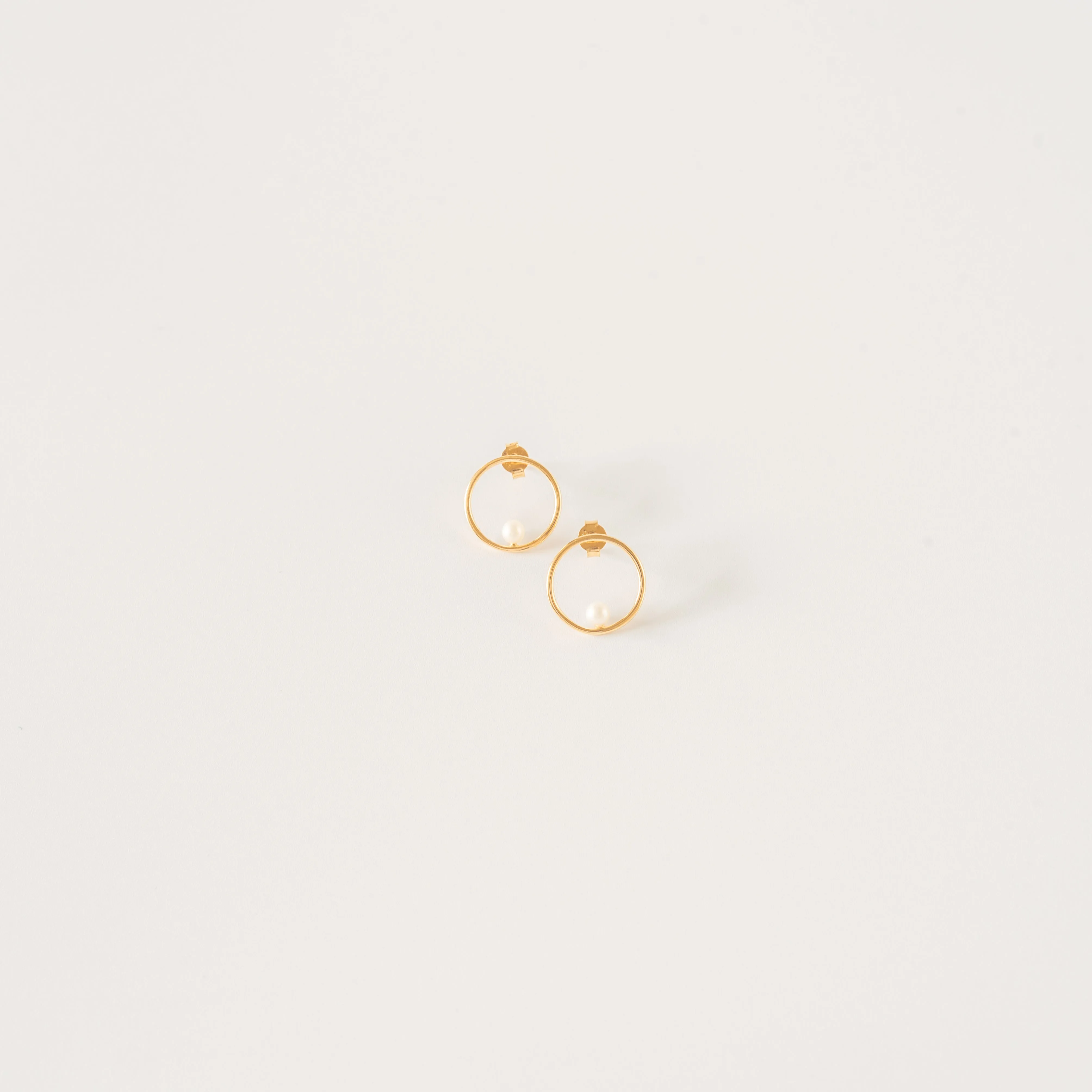 Billabong Circle Earrings with Pearl - Small