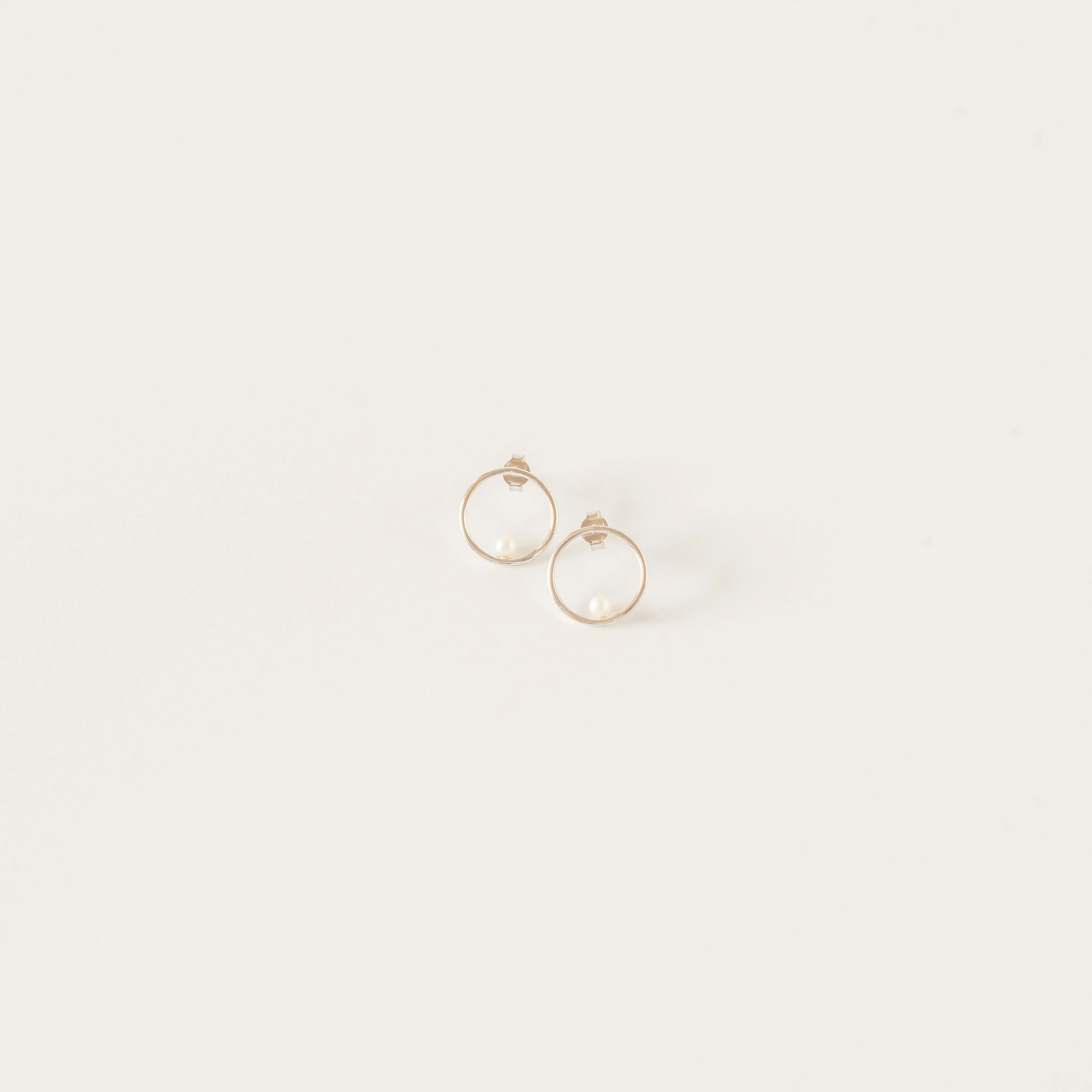 Billabong Circle Earrings with Pearl - Small