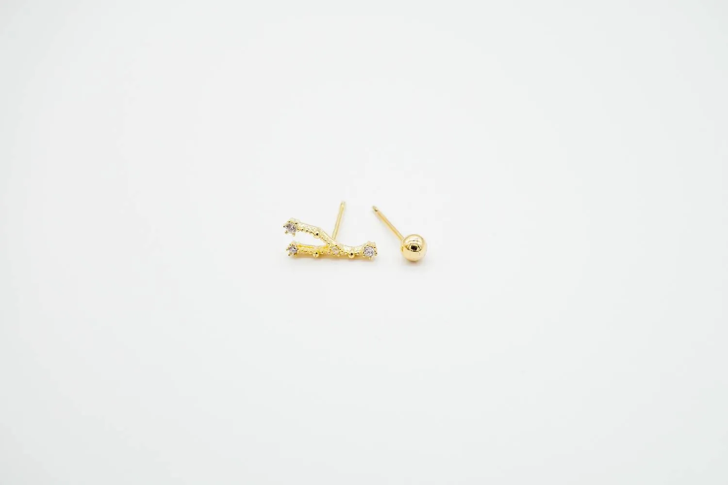 Cancer Earrings Jun 21. - Jul 22.