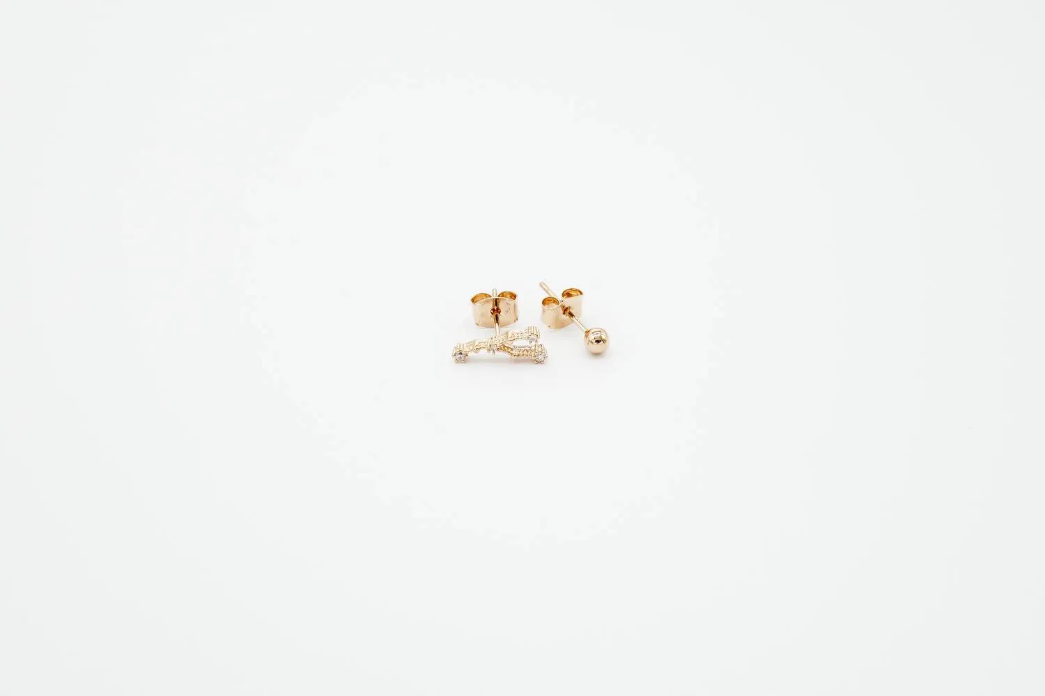 Cancer Earrings Jun 21. - Jul 22.