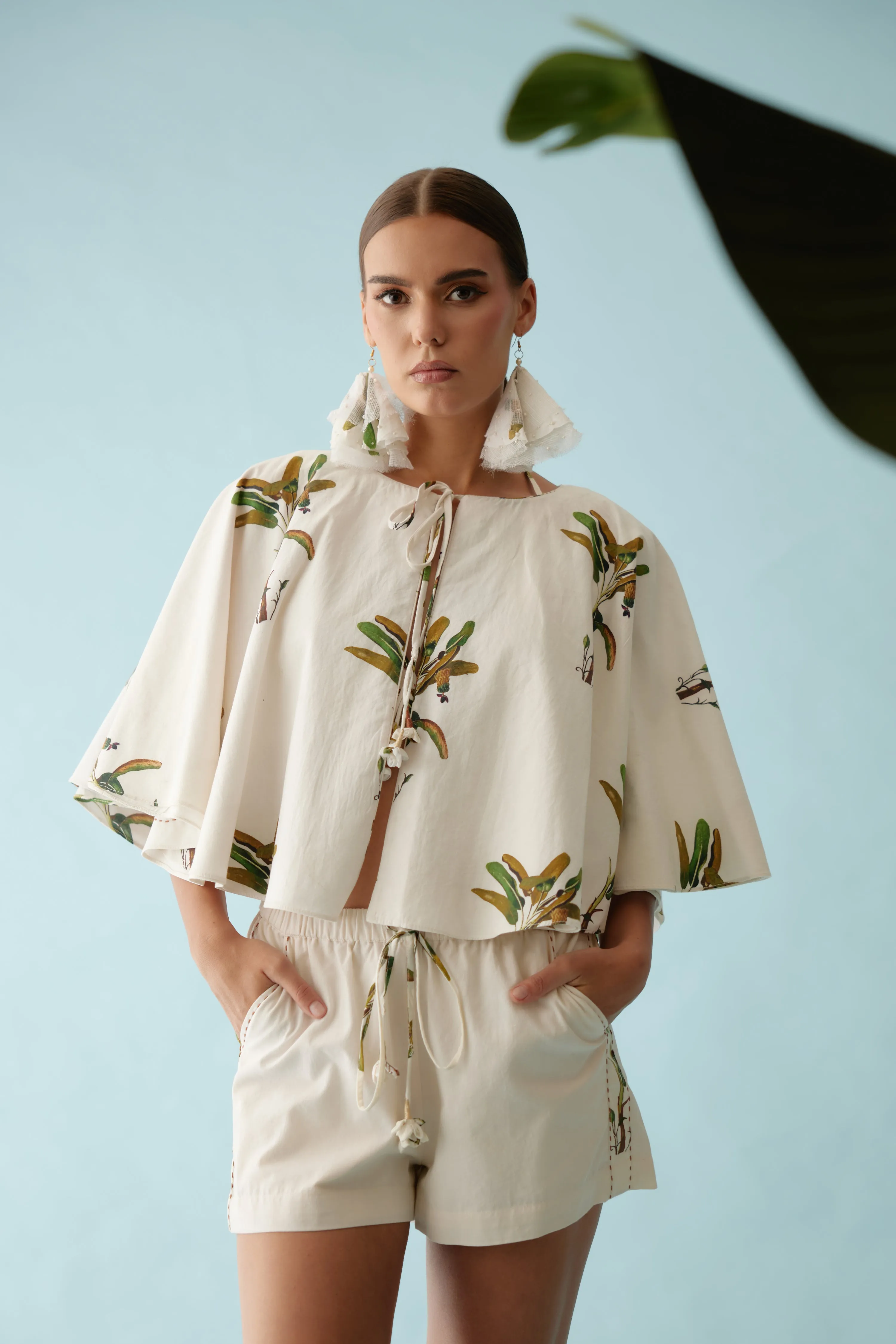Cream fabric ribbon embroidered flower reversible cape
