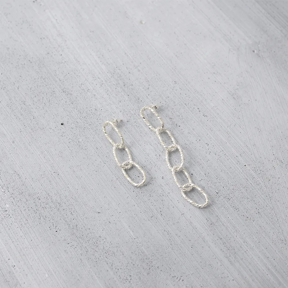 Herringbone asymmetric Earrings - Silver