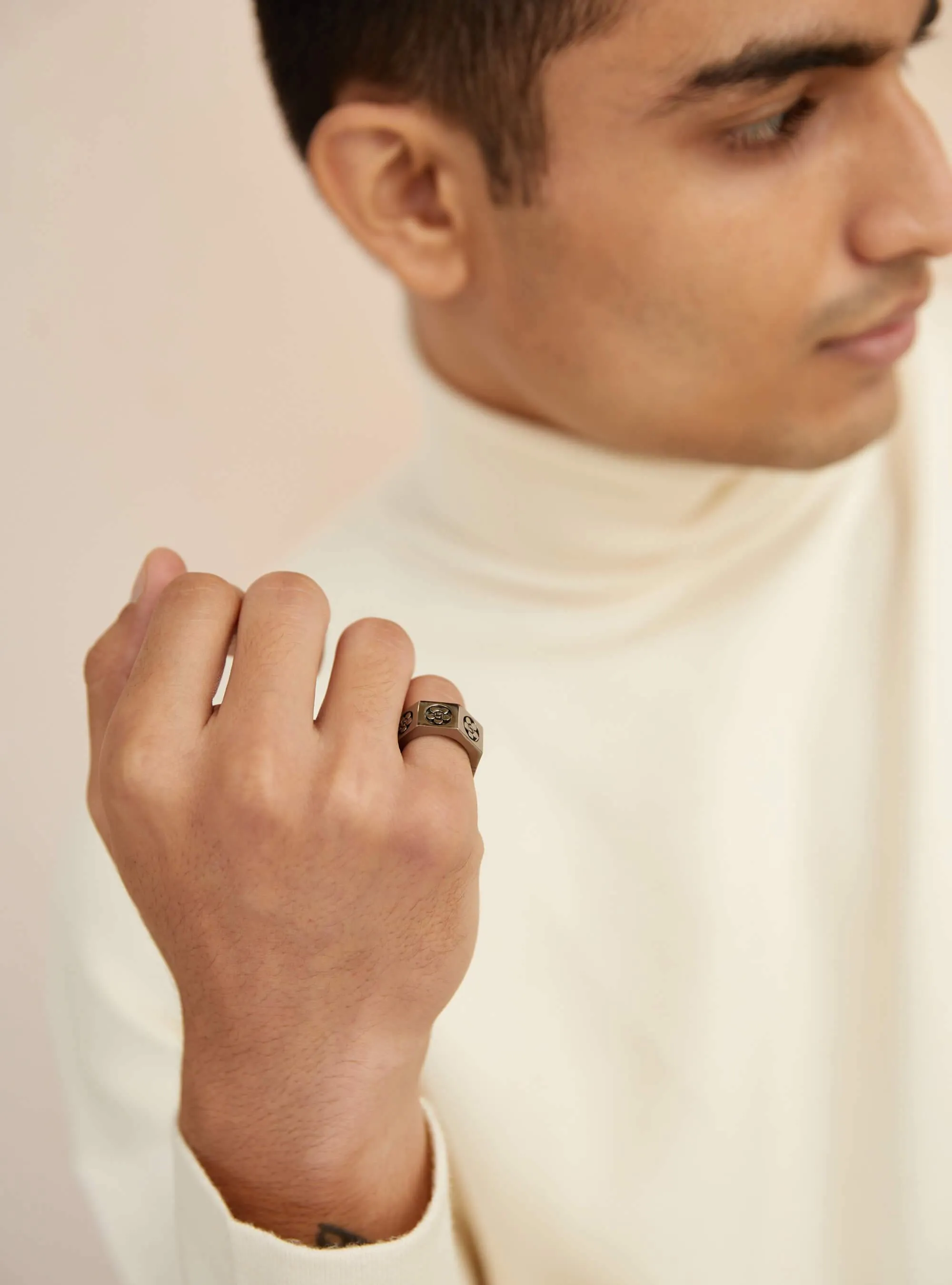 Sidharth Malhotra In Poppi Bolt Ring - Gunmetal