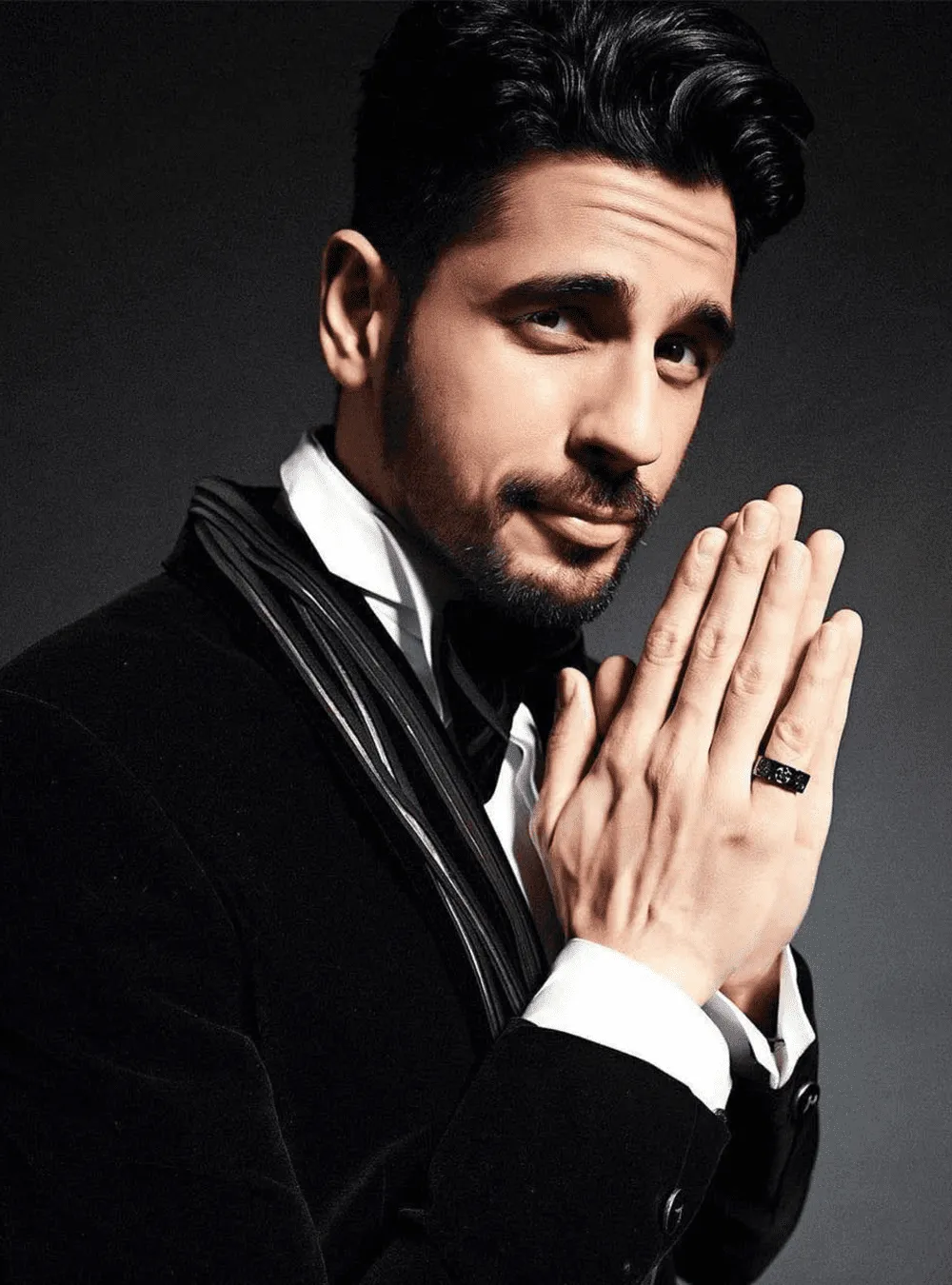 Sidharth Malhotra In Poppi Bolt Ring - Gunmetal