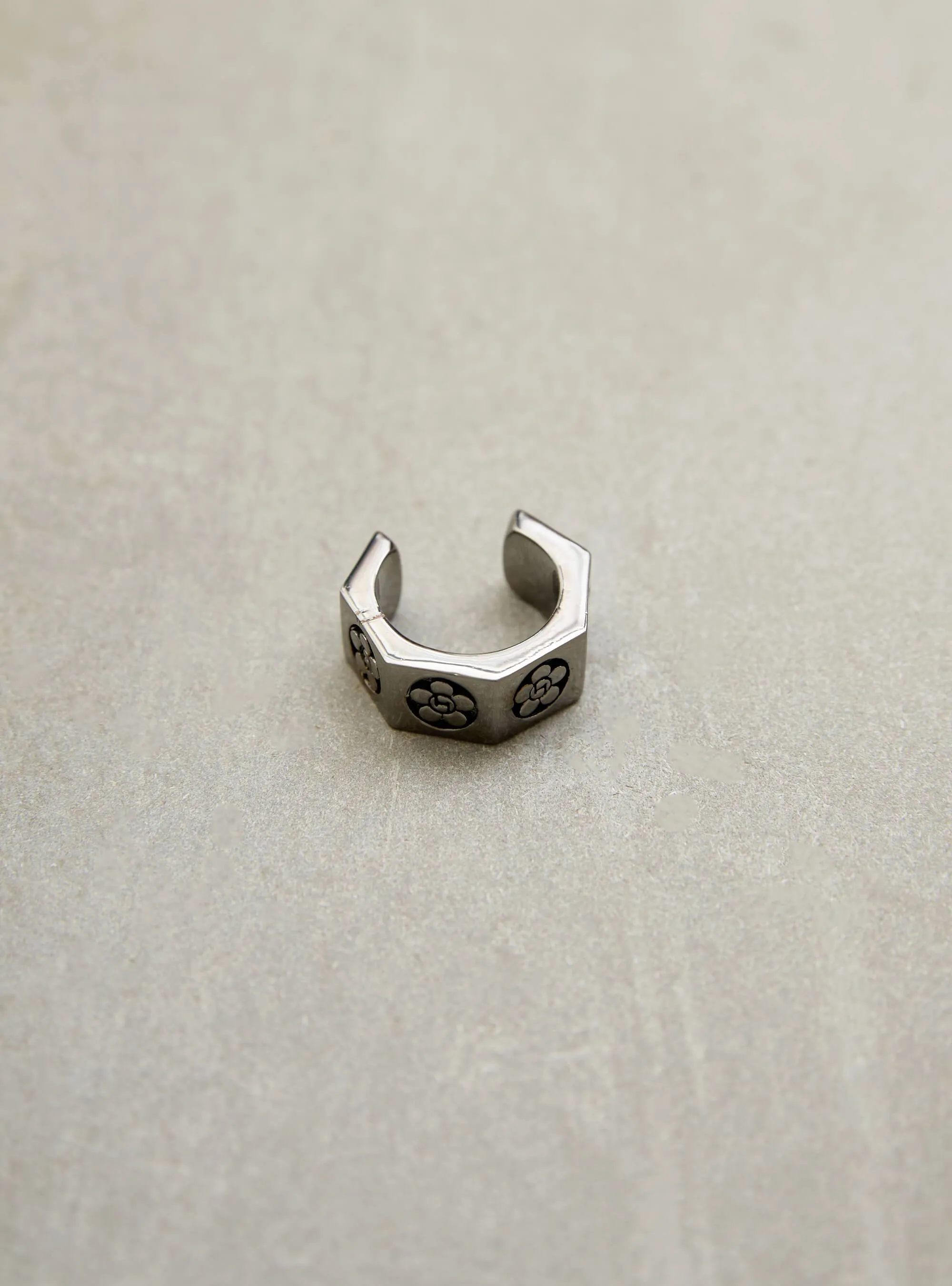Sidharth Malhotra In Poppi Bolt Ring - Gunmetal