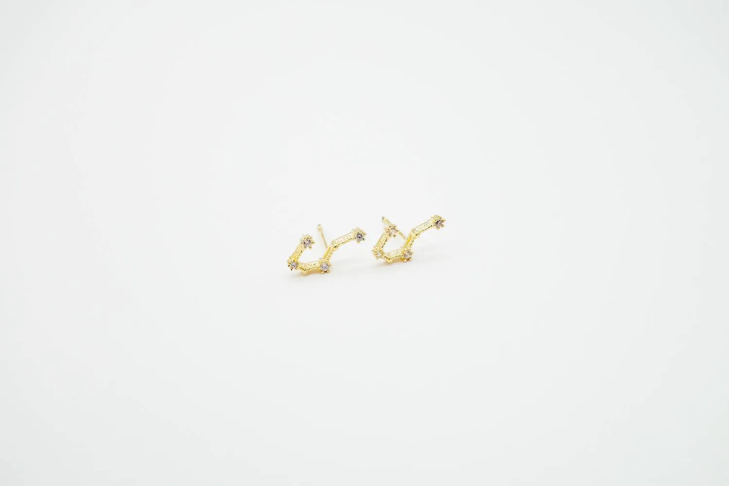 Taurus Earrings Apr 20. - May 20.